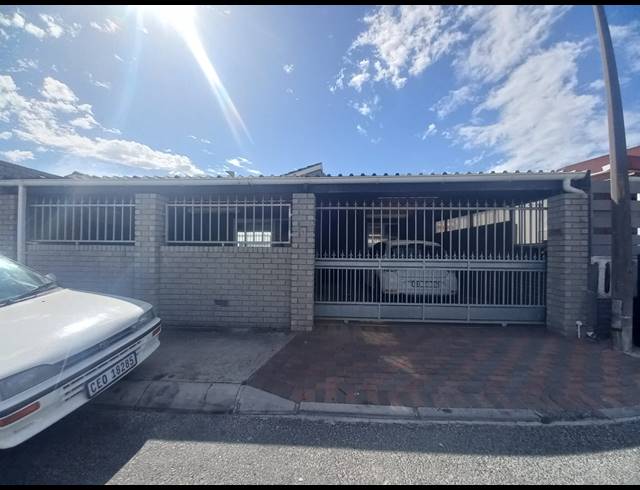 4 BEDROOM HOUSE FOR SALE IN PORTLANDS